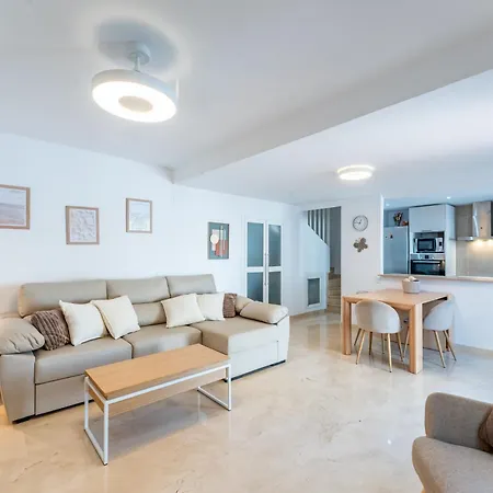 アパート Townhouse Cancelas By Kura Homes マルベーリャ