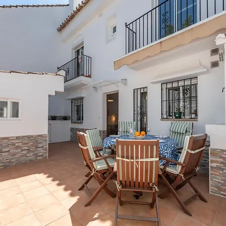 Townhouse Cancelas By Kura Homes